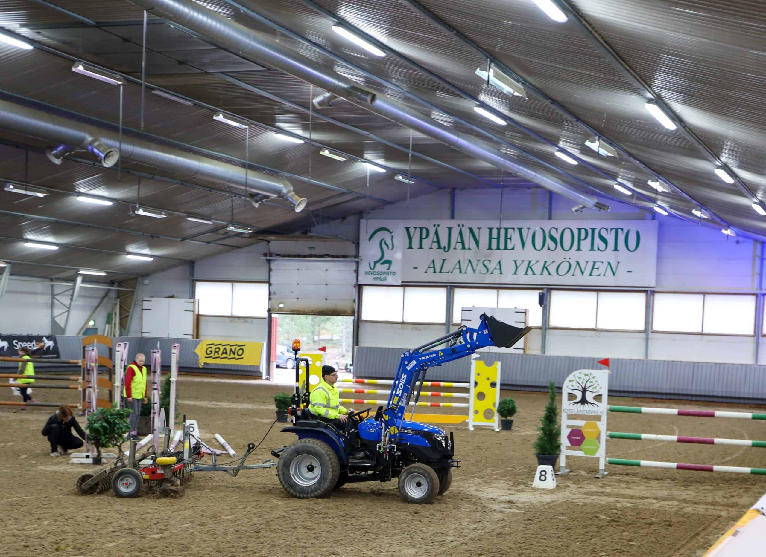 Solis-traktori Finland Horse Show -ratsastuskilpailuissa