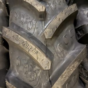 Traktorikuvio renkaat 320/70-20 / 7-12